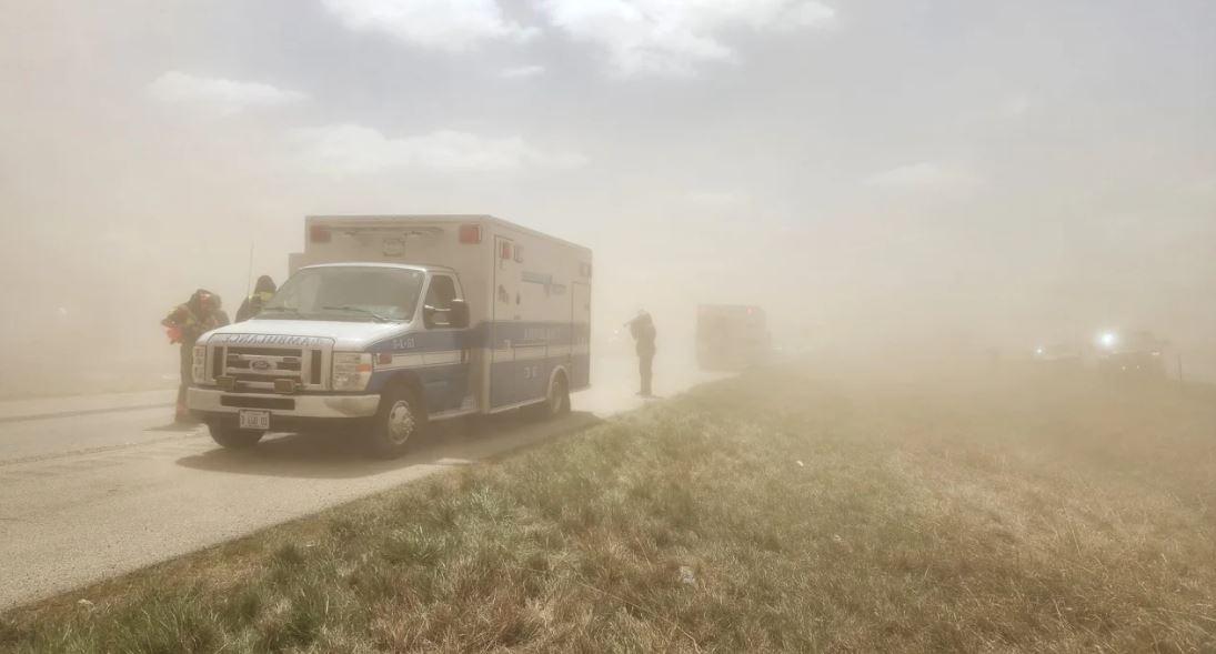 Bão cát gây tai nạn liên hoàn khiến hàng chục người thương vong ở Illinois (Mỹ)